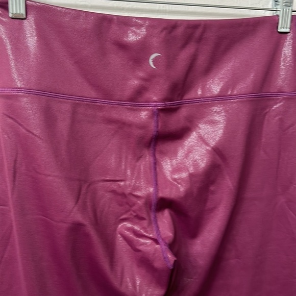 Zyia purple shiny crop leggings size 14-16. Like new - Picture 6 of 8